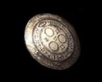 Медальон с символом / Crested Medallion